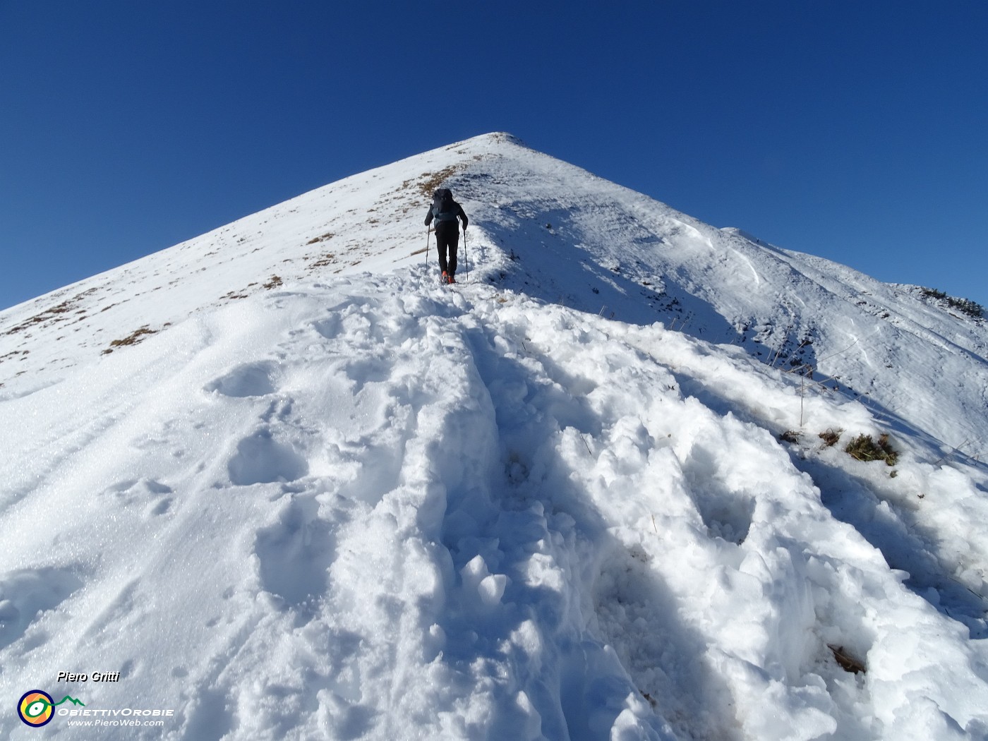 03 In ripida lunga salita pestando neve .JPG